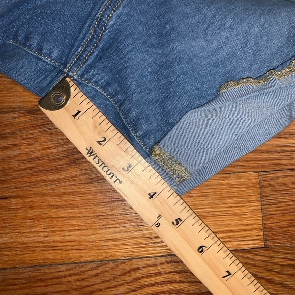 EVRI jean shorts size 24W plus size stretchy pockets light wash cuffed 3X denim - Picture 5 of 5